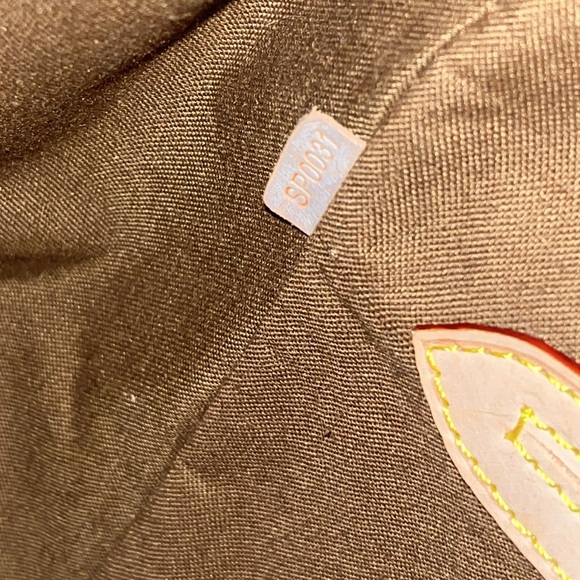 πΉπ€β’ 𫦠Louis Vuitton x GM x Lux for Thine Back Vibes - Picture 9 of 16